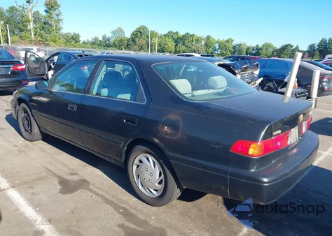 2001 Toyota Camry Ce z USA, uszkodzony, nr VIN 4T1BG22K51U057895